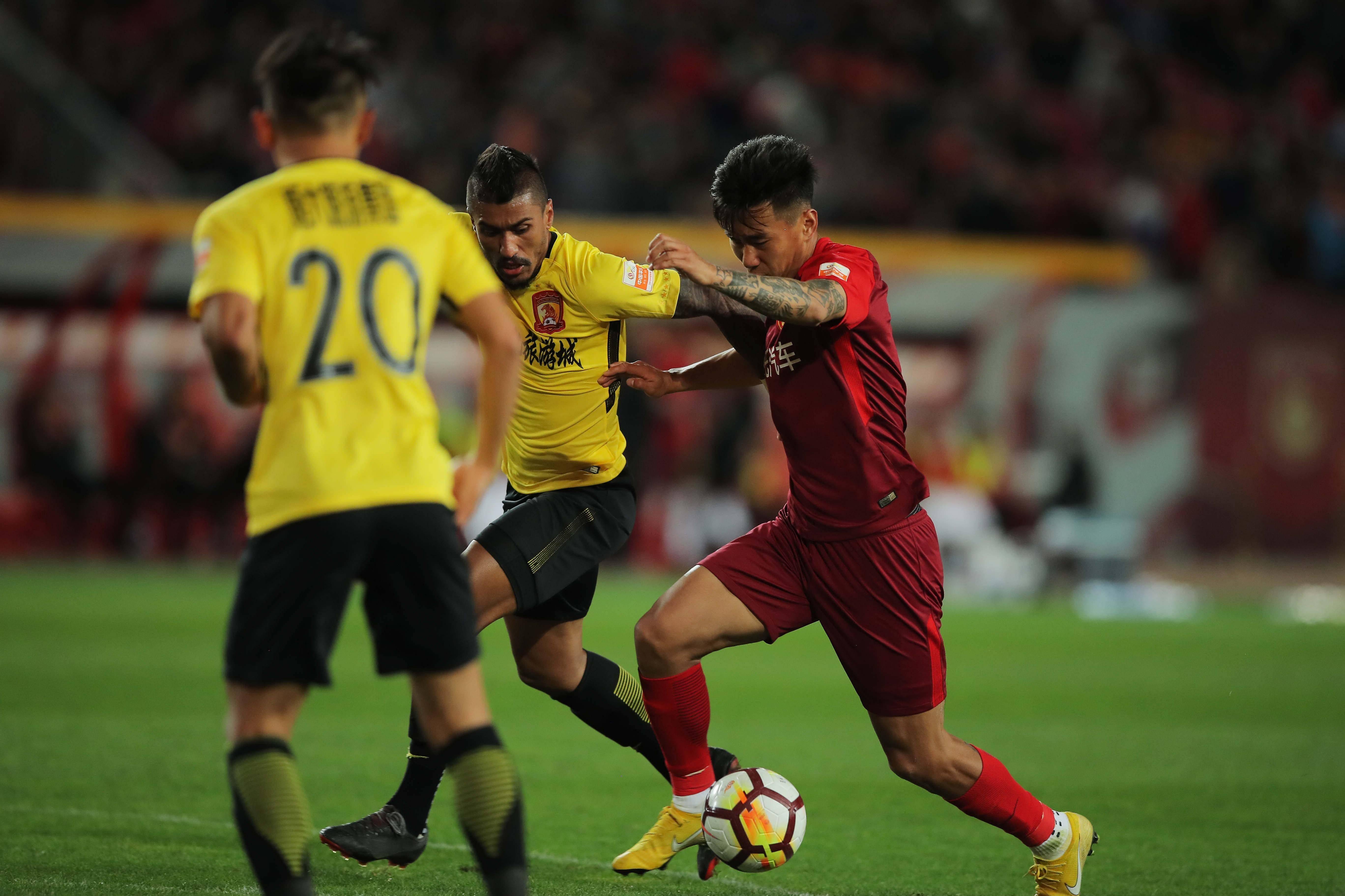 lol皮肤购买-冲刺阶段突围战来临，斯图加特围绕中超豪取连胜，赛场秩序良好，临场指挥获称赞的简单介绍