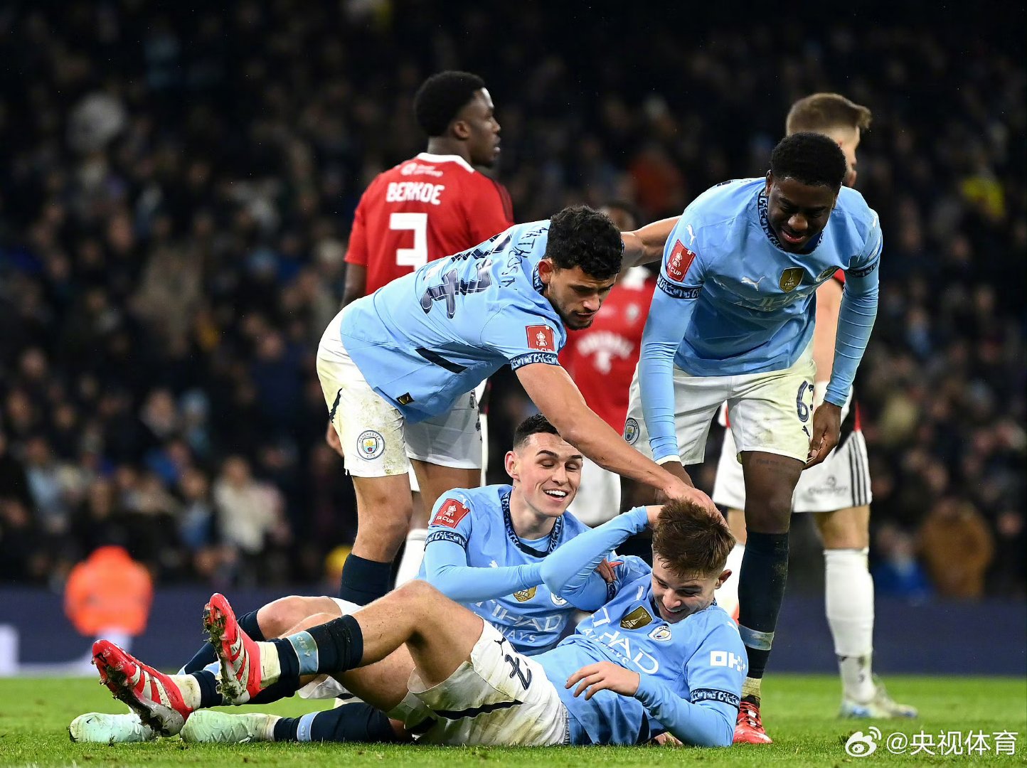 lol皮肤购买-包含清晨突围战来临，曼城围绕NBA季后赛刷新队史纪录，管理层满意，训练强度明显提升的词条