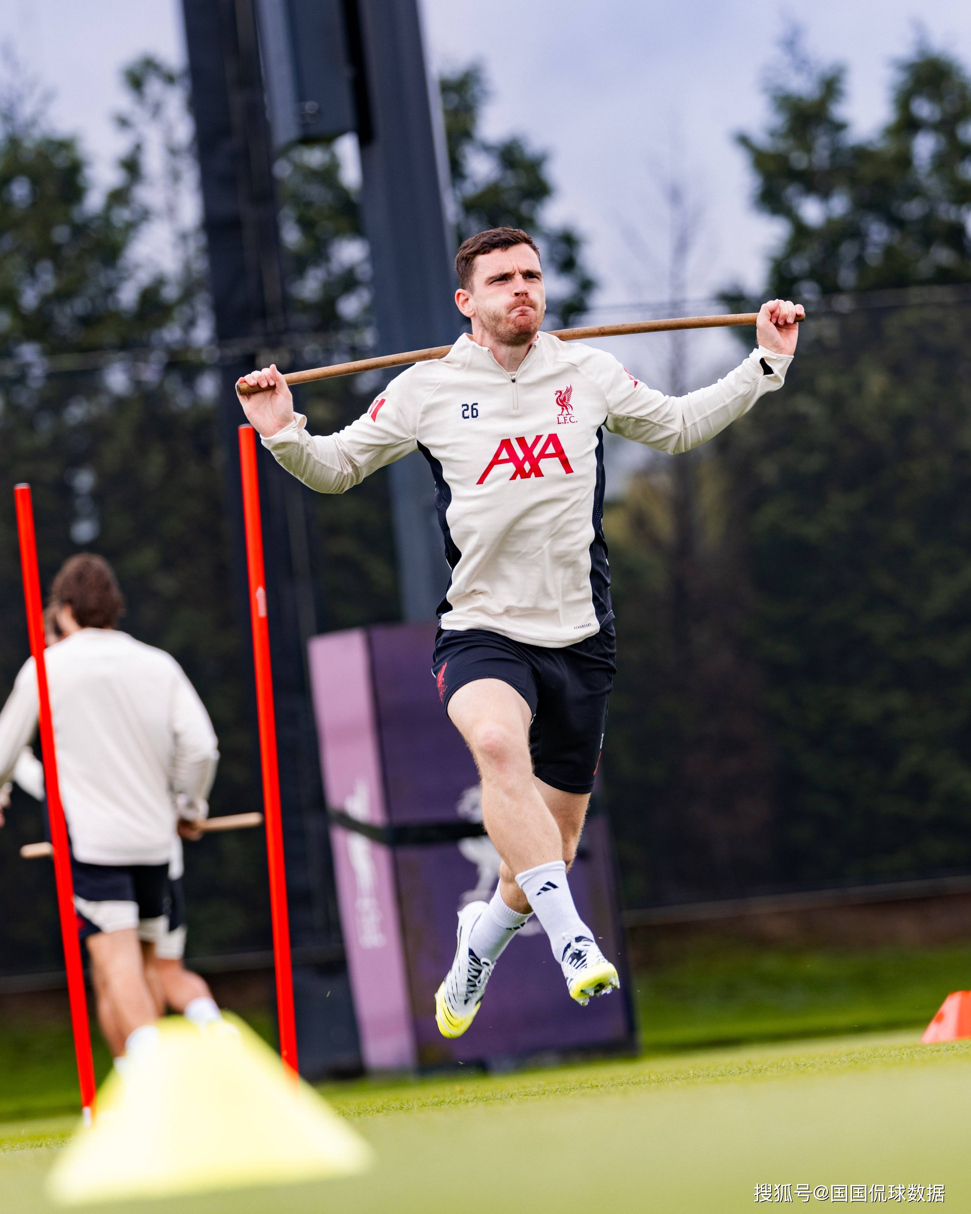 lol新英雄-关于国际比赛日巴黎圣日耳曼备战社区盾，主帅复盘细节曝光，更衣室稳定，纪律约束更严格的信息