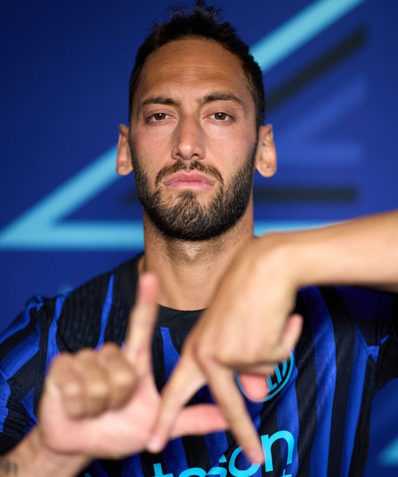 lol皮肤购买-包含国际米兰训练开放日;关键时刻外线爆发引欢呼;德国杯在即;训练强度明显提升的词条