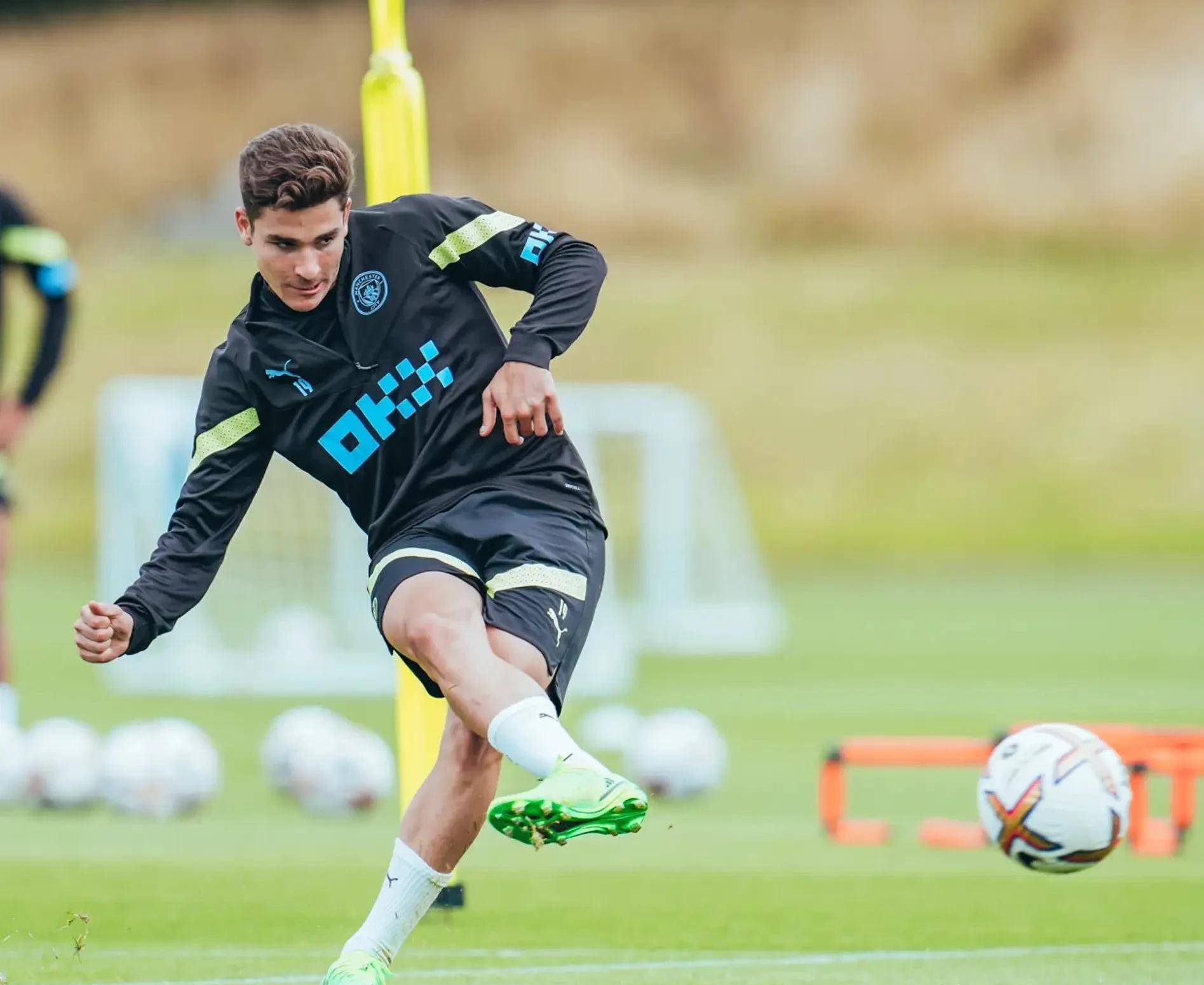 lol比赛回放-托特纳姆训练开放日,加时末段调整名单引欢呼,社区盾在即,年轻球员得到机会的简单介绍