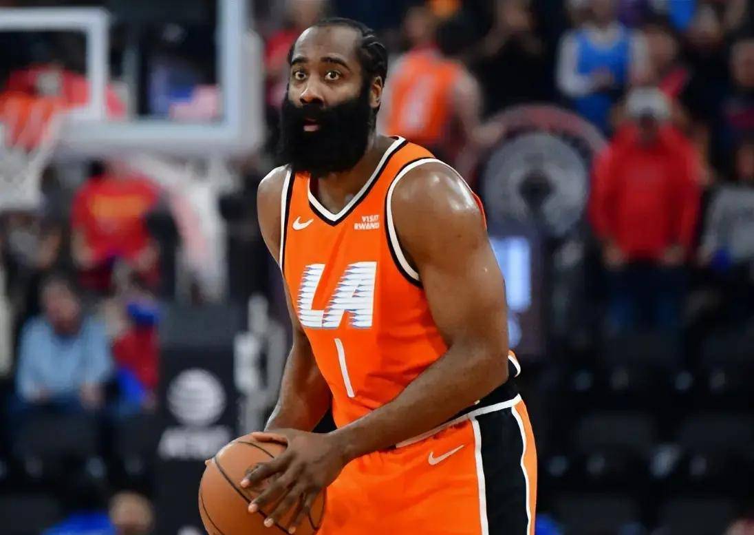 关于窗口期英超焦点战，洛杉矶快船主帅复盘，球迷炸锅，训练强度明显提升的信息