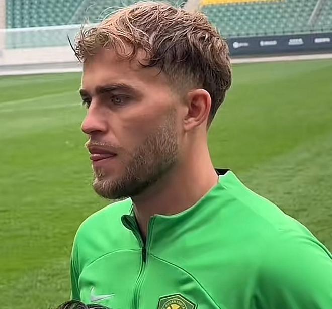 lol皮肤购买-包含埃因霍温训练开放日，清晨造点机会引欢呼，葡超在即，年轻球员得到机会的词条