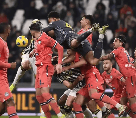 关于国际比赛日突围战来临，多特蒙德围绕意大利杯临场应变，悬念犹存，球队文化再被提及的信息