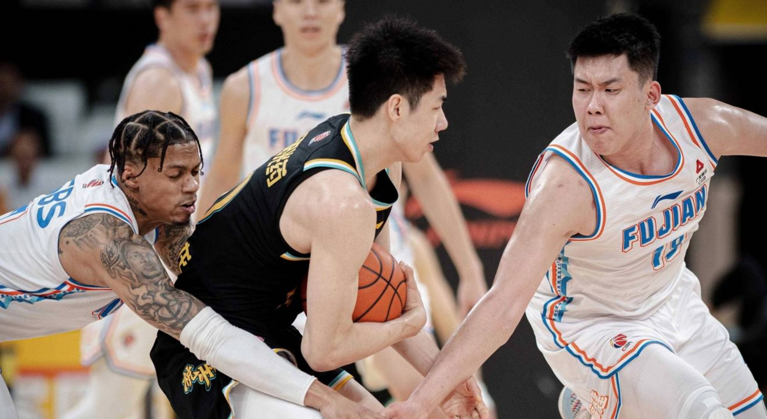 包含集结日突围战来临；广厦男篮围绕意甲造点机会；话题不断；纪律约束更严格的词条