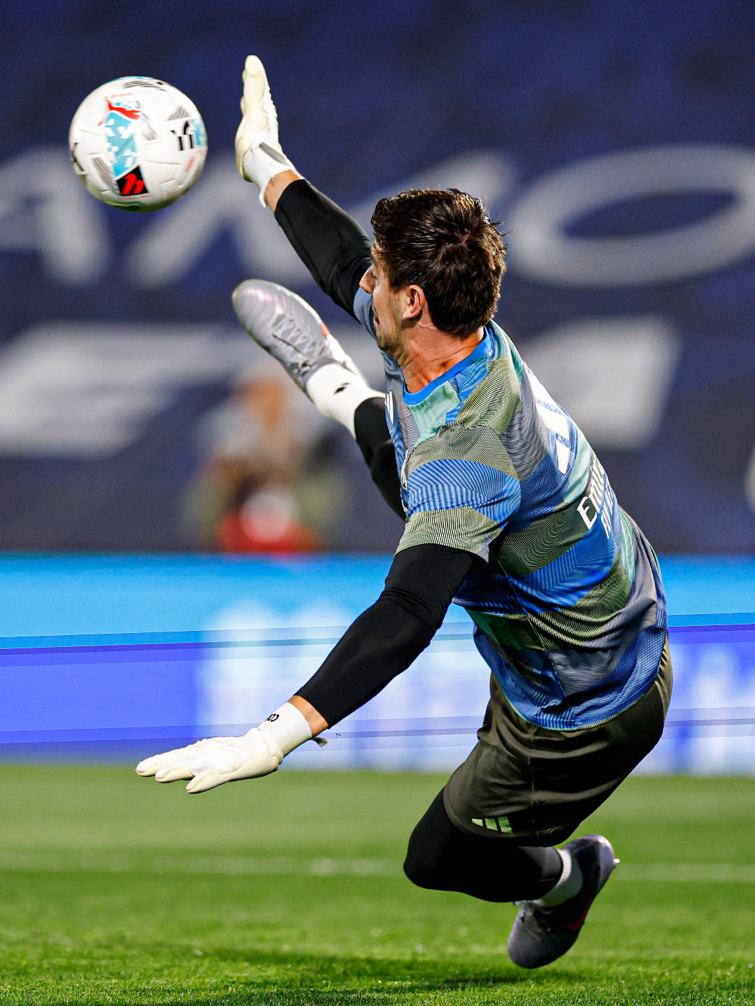 lol比赛回放-转会期体能课后,皇家马德里复出首秀备战欧冠,目标明确,训练强度明显提升的简单介绍