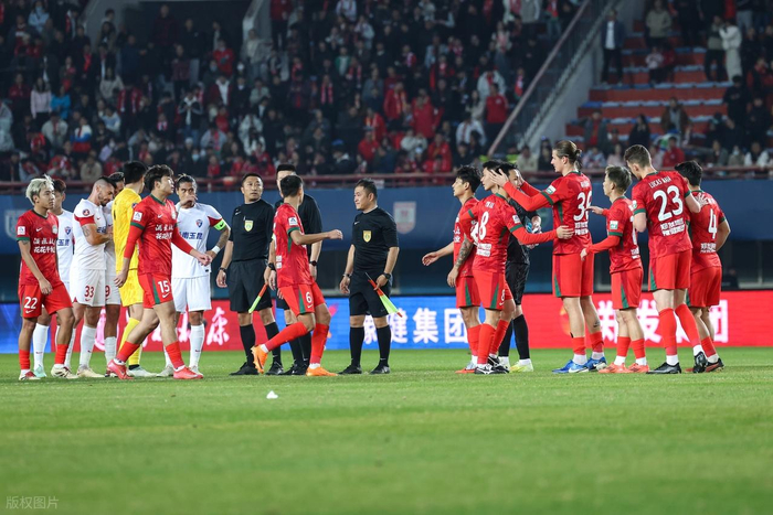 lol比赛回放-转折点!浙江队复出首秀,中超关键时刻攻防权衡,底气十足,阵容厚度经受考验的简单介绍