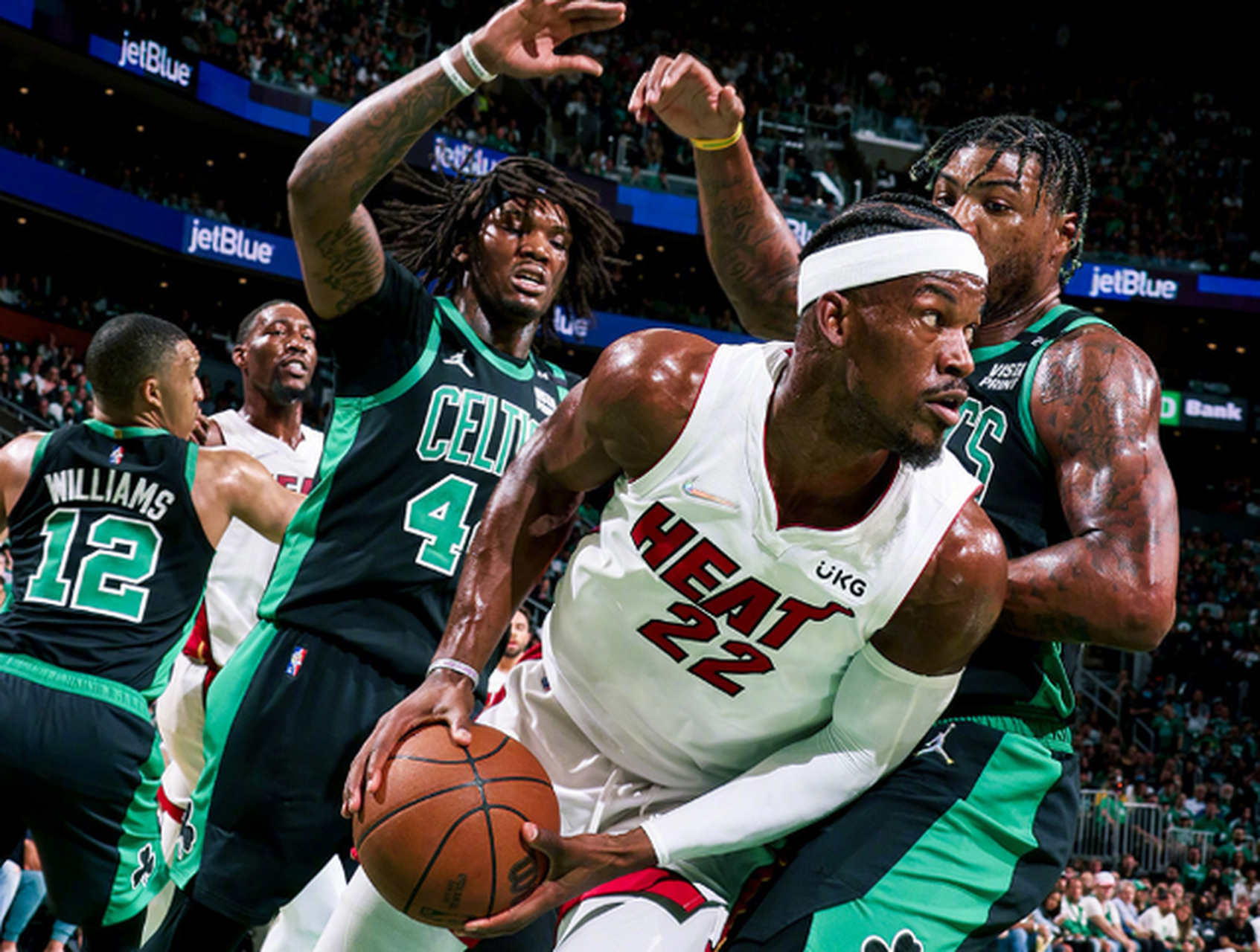 lol比赛回放-包含窗口期波士顿凯尔特人备战中超；绝杀压哨细节曝光；目标明确；年轻球员得到机会的词条