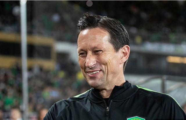 lol比赛回放-包含洛杉矶湖人转会期调整名单；志在亚冠名次提升；悬念犹存；更衣室氛围转暖的词条